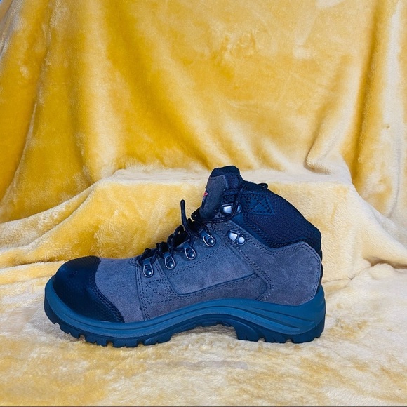 Red Wing Boots
Tradesman 6613 - Picture 3 of 7